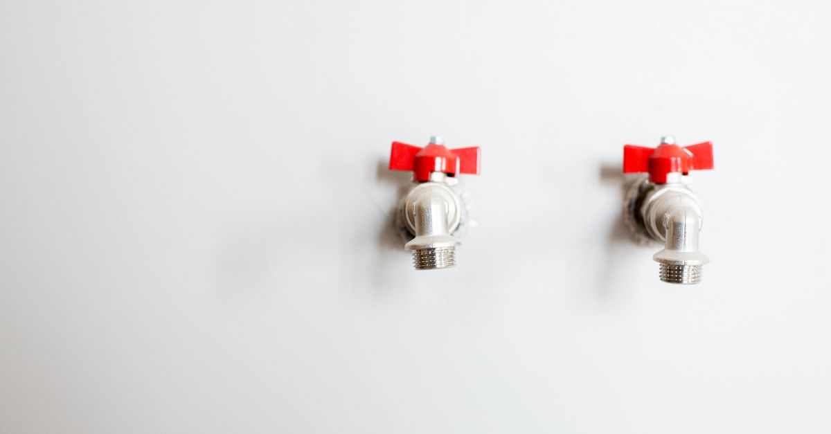 Understanding Commercial Plumbing Codes and Compliance in Maintenance