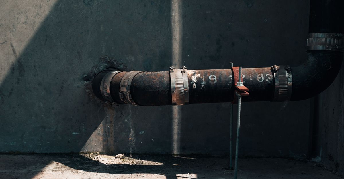 When to Repair or Replace Damaged Pipes in Your Home